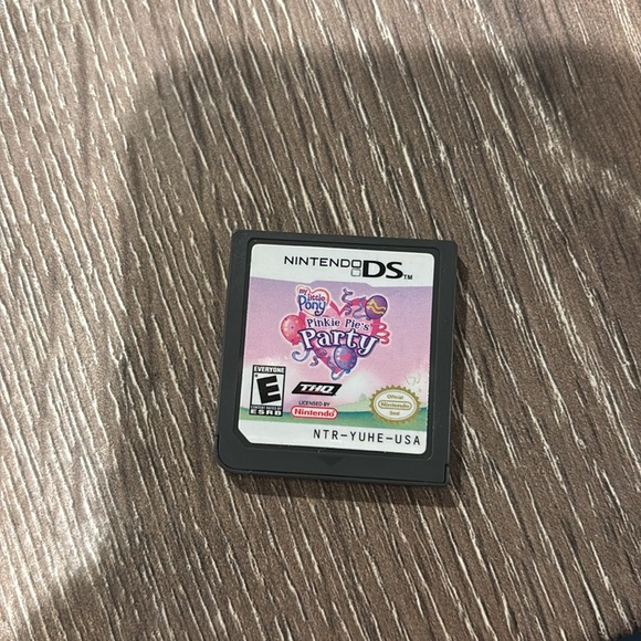 My Little Pony Pinkie Pie’s Party
Nintendo DS - Picture 2 of 2